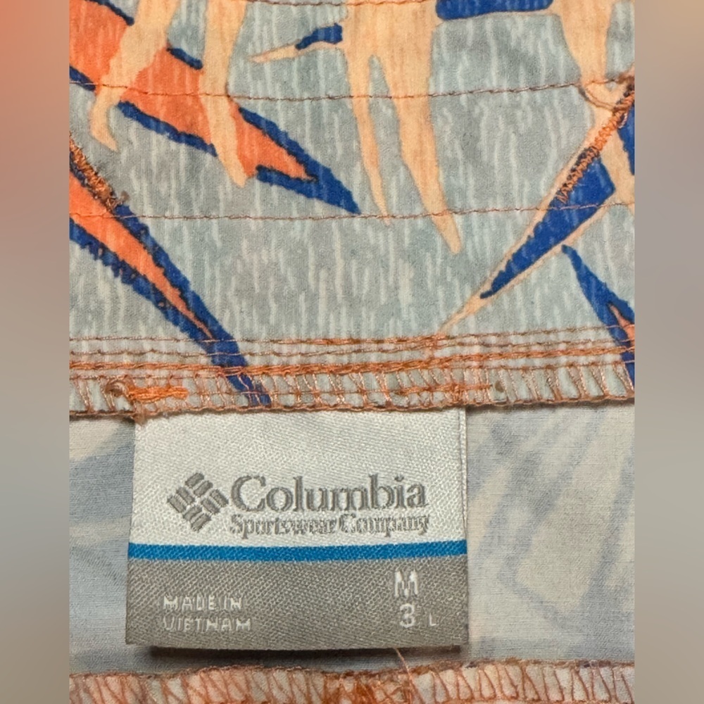 Columbia water Shorts, Size Medium - Picture 6 of 6